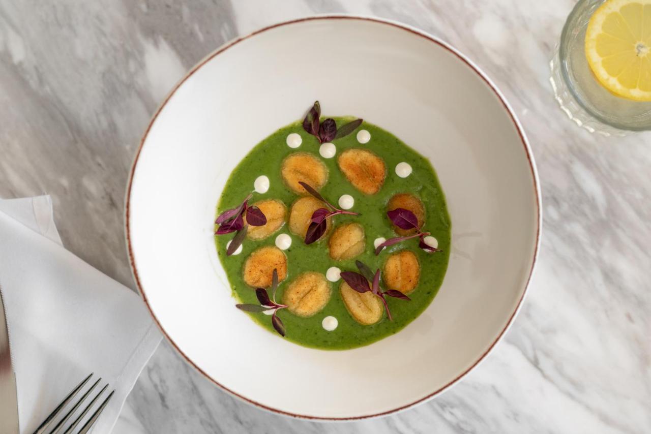 ดันอลาสแทร์ โฮเทล สวีท Hotel คินล็อครานัค ภายนอก รูปภาพ A green soup