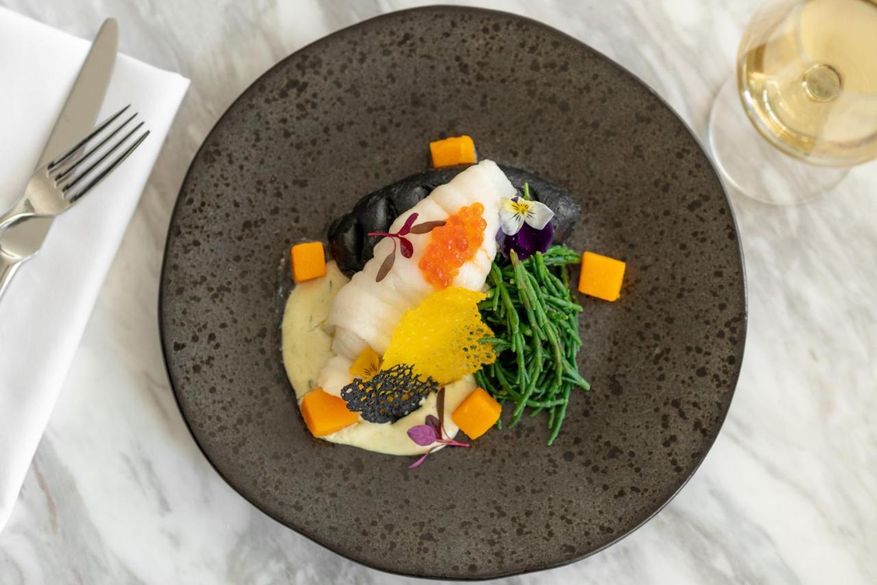ดันอลาสแทร์ โฮเทล สวีท Hotel คินล็อครานัค ภายนอก รูปภาพ A modern Nordic dish