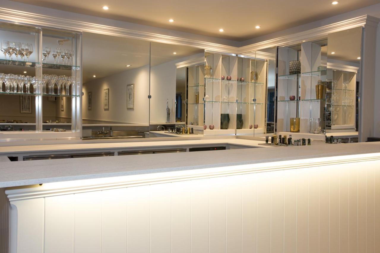 ดันอลาสแทร์ โฮเทล สวีท Hotel คินล็อครานัค ภายนอก รูปภาพ The bar at the 2012 London Olympics