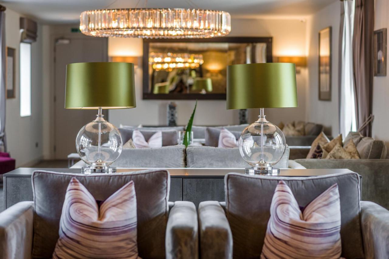 ดันอลาสแทร์ โฮเทล สวีท Hotel คินล็อครานัค ภายนอก รูปภาพ Interior of the hotel